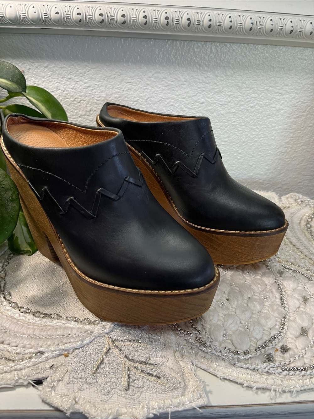 Free People Chance Clogs Black Leather Platform Mules Size 37 Boho Wooden Heel - Picture 2 of 13